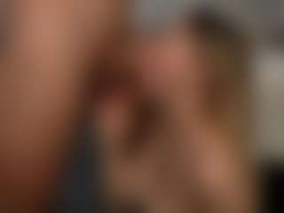 Live cam show with PeachAnna - Strip on Camsoda