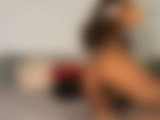 Live cam show with Angellyque - Brown Hair MILF on Hubzter Live