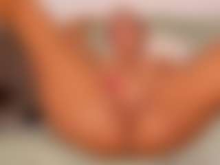 Live cam show with LexiLow - Spank Latina on Uber Horny