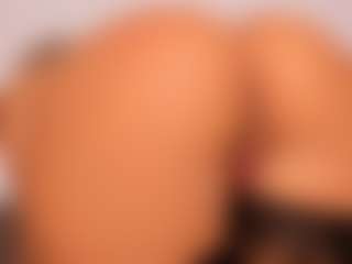 Live cam show with LexiLow - Big Tits MILF on StripNow