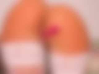LexiLow MILF webcam performer live streaming