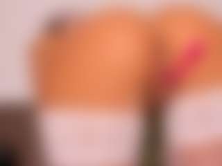 LexiLow MILF webcam performer live streaming