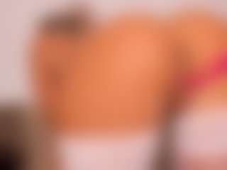Live cam show with LexiLow - Shaved Pussy MILF on Camsoda