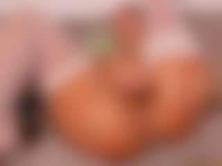 Live cam show with LexiLow - Shaved Pussy MILF on Camsoda