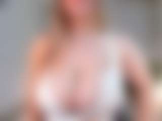 Live cam show with Ann - Mature on chickslive.net