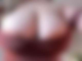 Live cam show with Ann - MILF on live18s.com