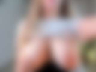Ann MILF webcam performer live streaming