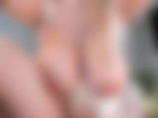 Live cam show with Ann - Brown Eyes MILF on sexylive.show