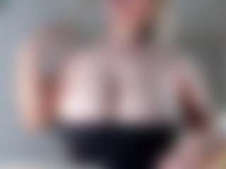 Live cam show with Ann - Brown Eyes MILF on Fit Hotties
