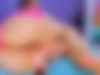 Live cam show with Shantall - Landingstrip on livesuperchat.net