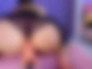 Live cam show with Shantall - Athletic Shaved Pussy on Streamer API