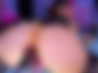 Live cam show with Shantall - Athletic Bedroom on sexylive.show