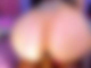 Live cam show with Shantall - Athletic Dildo on TottyGirls