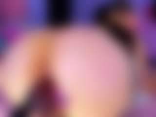 Live cam show with Shantall - Athletic Shaved Pussy on Livezox