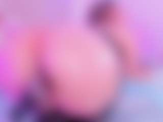 Live cam show with Shantall - Cougar on Camsoda