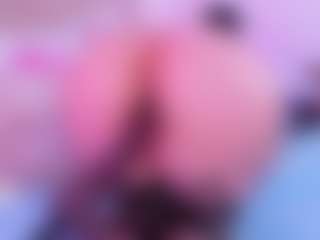 Live cam show with Shantall - Strip on SmokeAndPoke