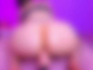 Live cam show with Shantall - Latina on Camsoda