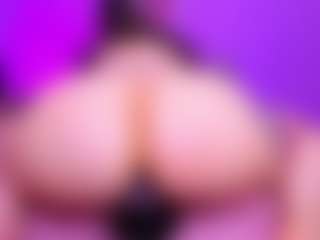 Live cam show with Shantall - Tease Curvy on dropp.cam