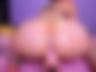 Live cam show with Shantalljones - Tease Big Tits on Camsoda