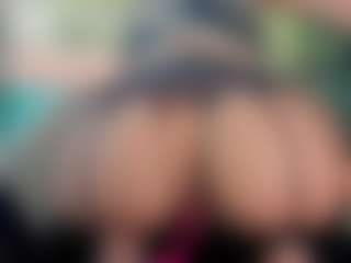 sassyt33n's Live Sex Cam Show