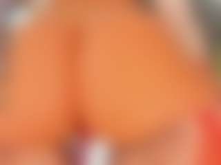 Live cam show with sassyt33n - Living Room on Latina Girls