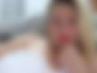 Live cam show with Mikagray - Squirt Curvy on StripNow