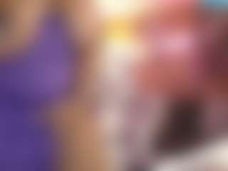 Live cam show with Qveen Purp - Shaved Pussy on Dare Cams