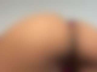 Live cam show with Da Coziest Thot - Long Legs on CamSextacy