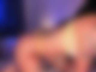 Live cam show with MadeleineMorales - Play on Livezox