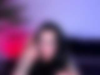 Live cam show with MadeleineMorales - Shaved Pussy on Camsoda