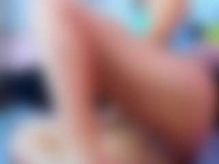 Live cam show with kyliiee - Shaved Pussy on Camming Site