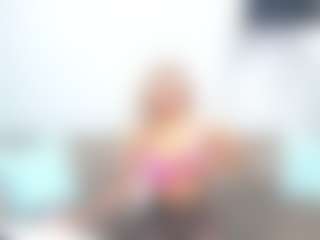 Live cam show with chrystalmills - Living Room on chickslive.net
