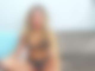 Live cam show with chrystalmills - Blonde Hair Amateur on Pornisteam.com