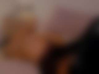 Live cam show with alice-fox - Fingers on Camming Site