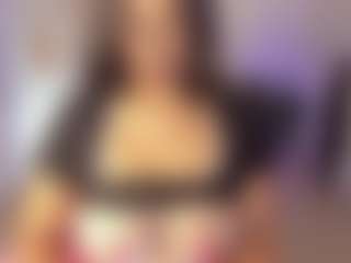 Live cam show with Kim Thompson - Sexwebcam Athletic on CamwithHer