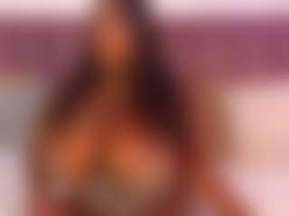 Live cam show with CheneellLorens - Ebony on UwU Esports