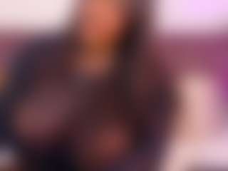 Live cam show with CheneellLorens - Shaved Pussy on Milfs Live