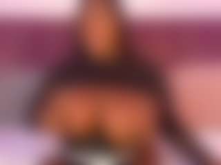 Live cam show with CheneellLorens - Ass Bouncing on dropp.cam