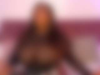 Live cam show with CheneellLorens - Shaved Pussy on milfzrlive.com