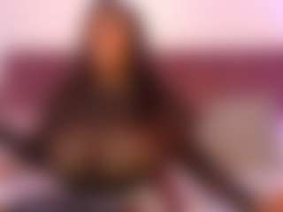 Live cam show with CheneellLorens - Spank Black on xDating