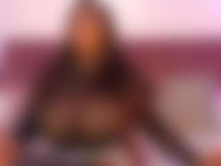 Live cam show with CheneellLorens - Spank Ebony on live18s.com