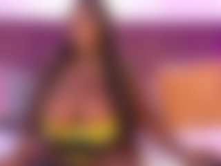Live cam show with CheneellLorens - Big Ass on milfzrlive.com