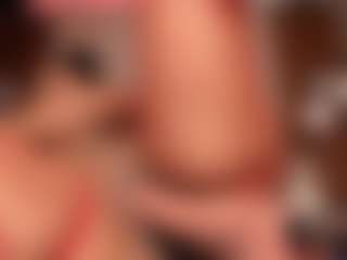 Live cam show with Saamy Tits - Big Tits MILF on Hubzter Live