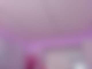 Live cam show with Miss_Diamond_ - Shaved Pussy MILF on AdultVida.com