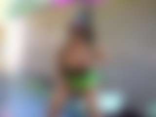 Live cam show with Sandra-Milano - Teen (18+) on Mixed Magazine Live