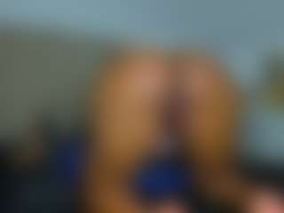 Live cam show with nikizum - Bedroom on CamwithHer