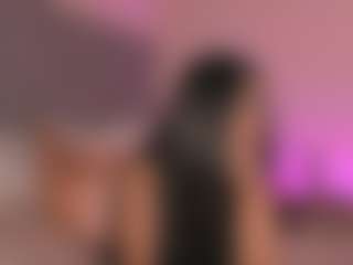 Live cam show with Sari Garcia - Brown Eyes Brown Hair on SpunkLive