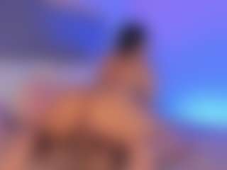 Live cam show with Sari Garcia - Public Curvy on Pornisteam.com