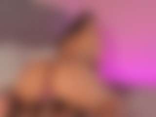 Live cam show with Sari Garcia - American Petite on Milfs Live | colombia