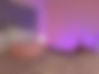 Live cam show with Sari Garcia - Public Toys on madthumbs
